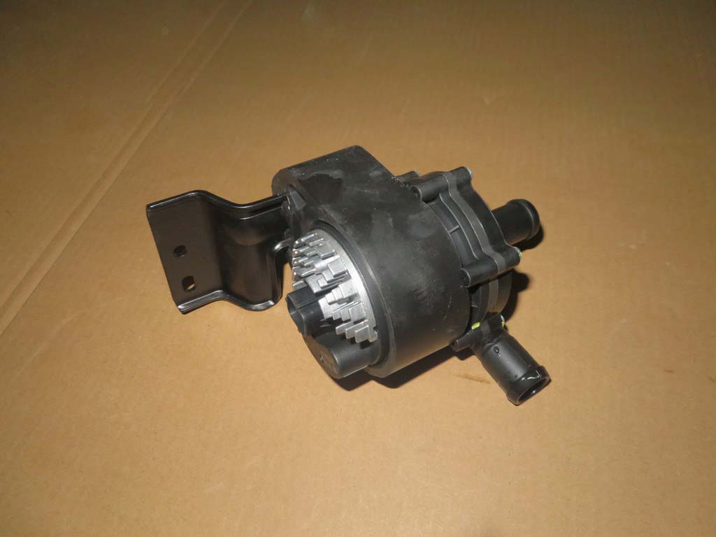C8A-8125120E_Electric water pump assembly_M00666