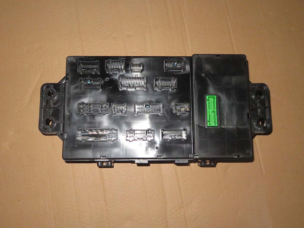 K9-3722700A_Boîte de distribution d'énergie de tableau de bord body_M00666-1