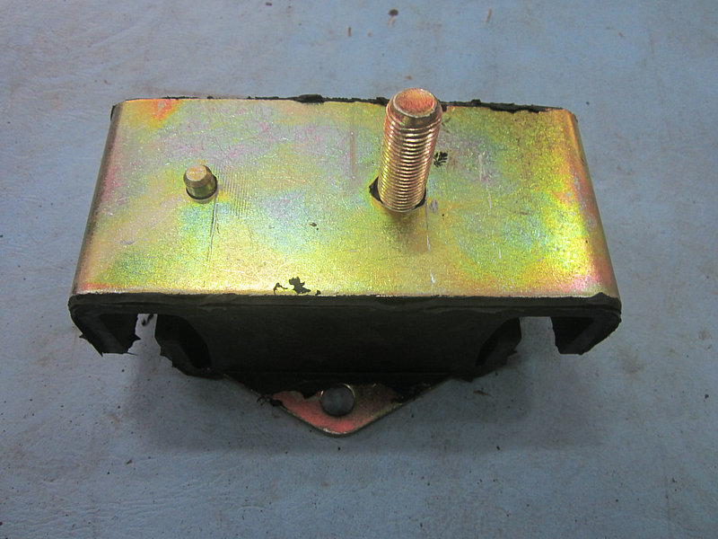 Engine front suspension soft pad