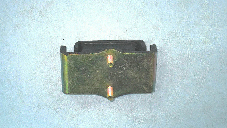 Pad souple de suspension avant du moteur