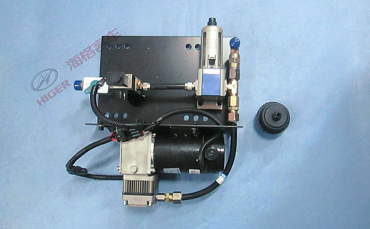 Clutch auxiliary air pump