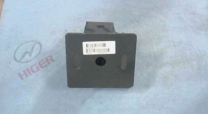 Engine front suspension bracket