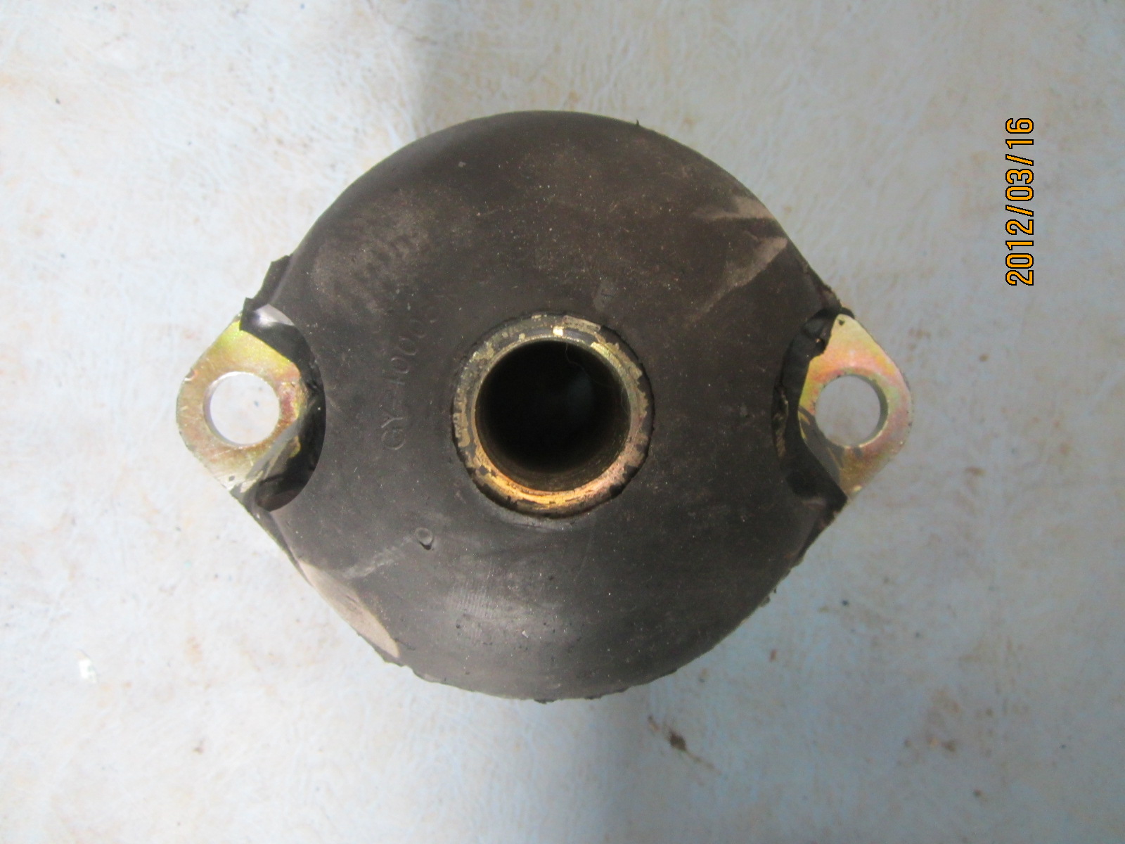 Pad souple de suspension avant du moteur-1