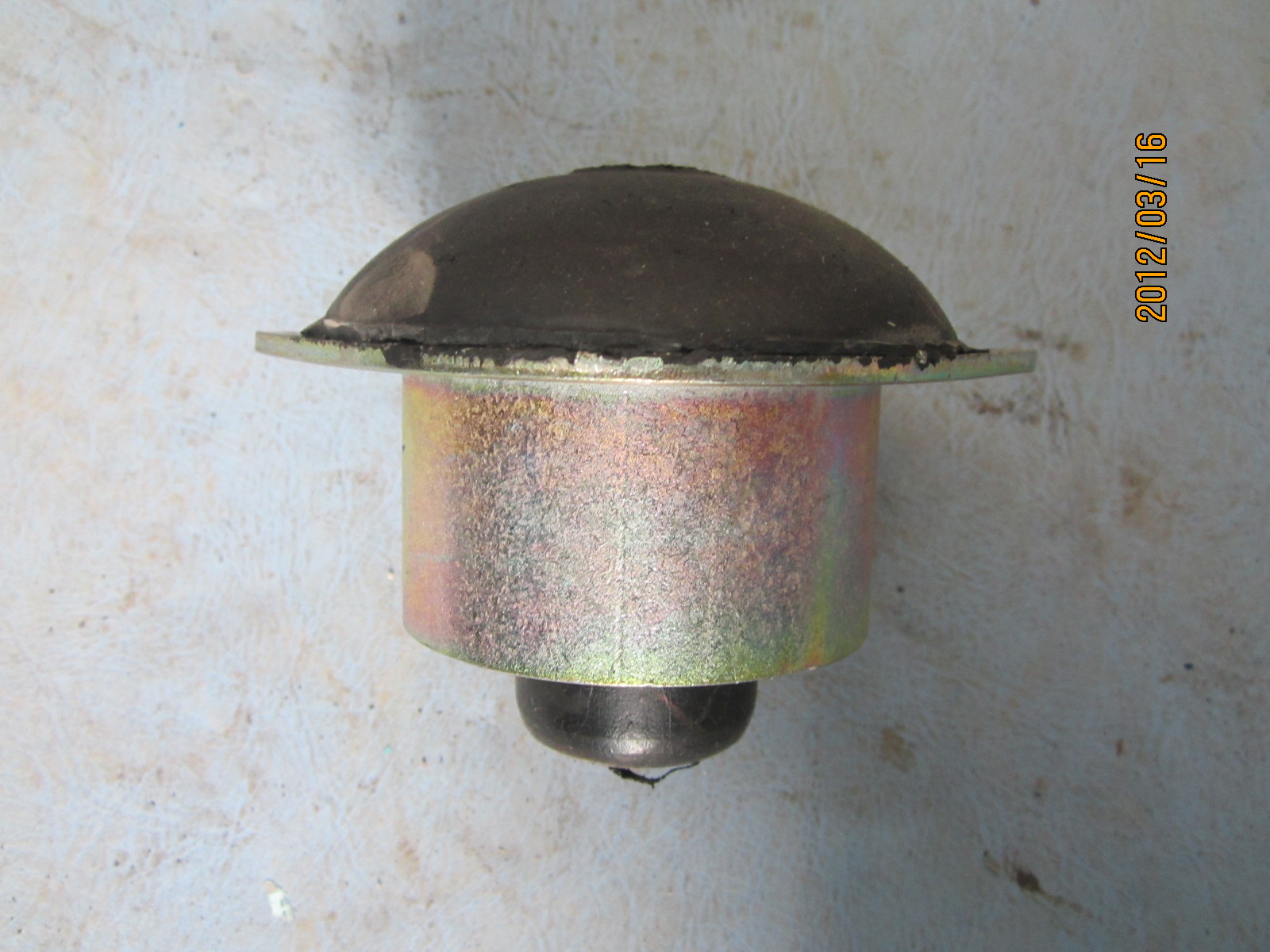 Pad souple de suspension avant du moteur