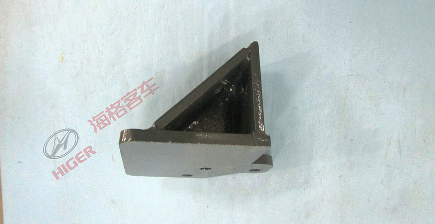 Скобка передней подвески двигателя-1