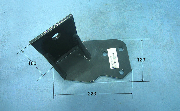 Engine rear suspension bracket (right)