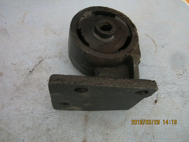 Engine front suspension soft pad