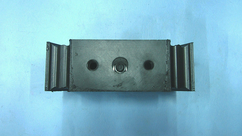 Plaquette de suspension arrière du moteur