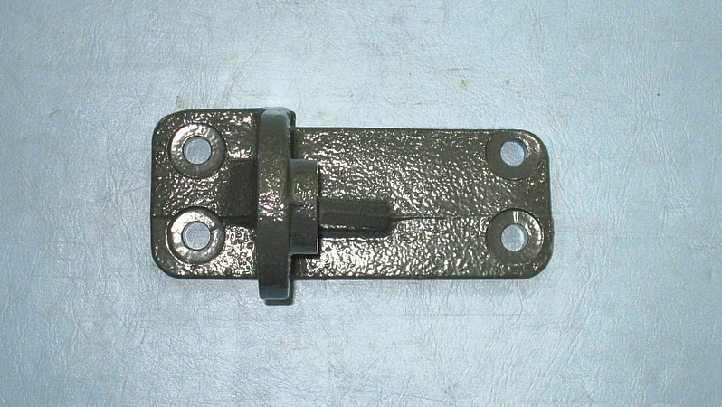 Engine front suspension bracket (right)