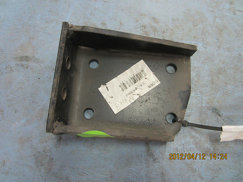 Engine rear suspension bracket (right)