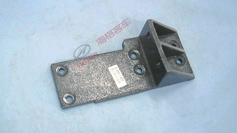 Engine rear suspension bracket (right of cylinder block)