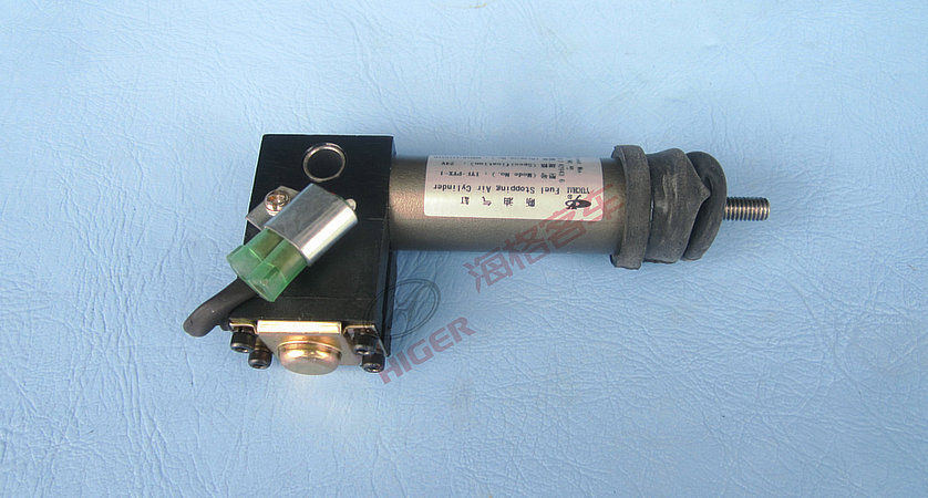 Oil-breaking cylinder assembly