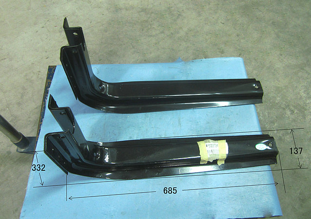 Скобы топливных баков в сборе