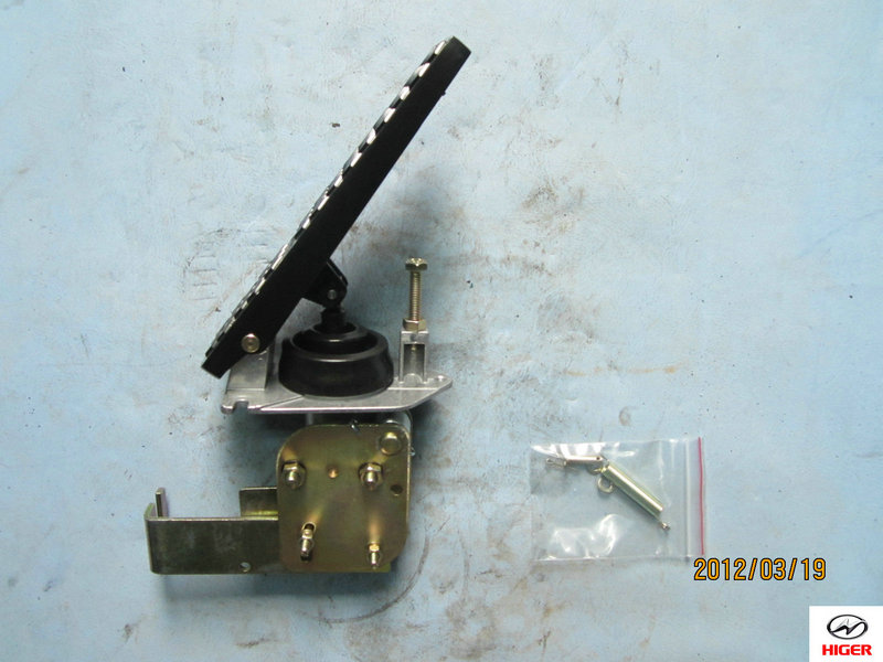 Accelerator pedal assembly