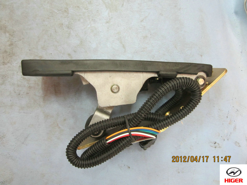 Accelerator pedal assembly