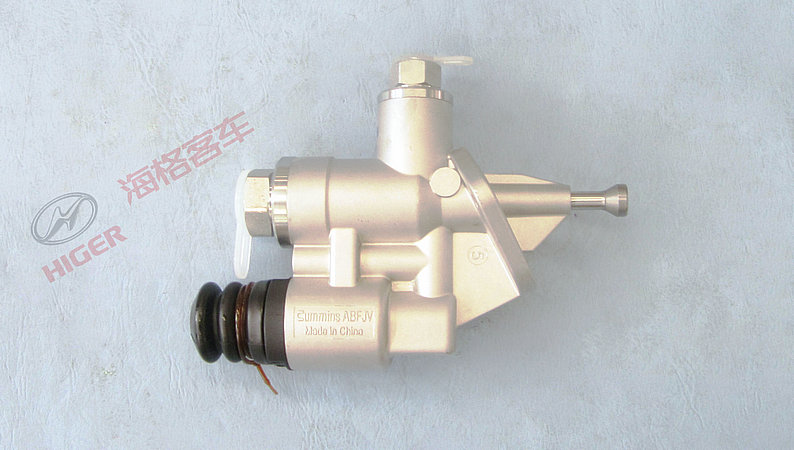 Oil transfer pump assembly