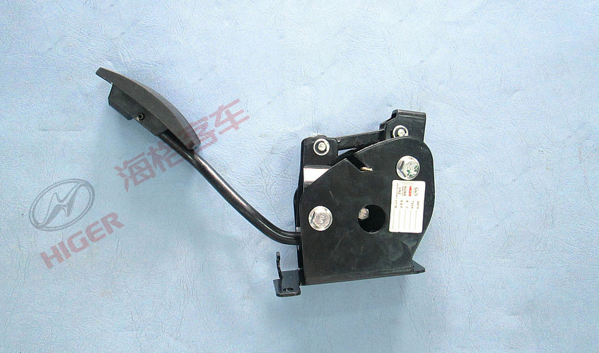 Accelerator pedal assembly