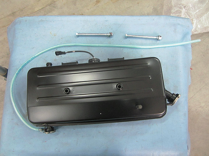 Расширенная цистерна в сборе (слева)