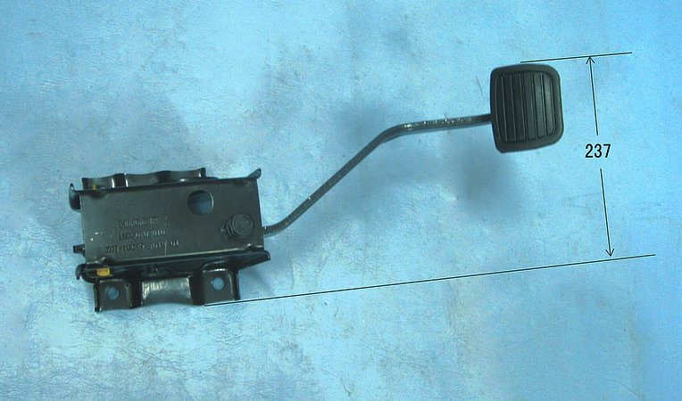 Mécanisme de commande d'embrayage avec pédale-1