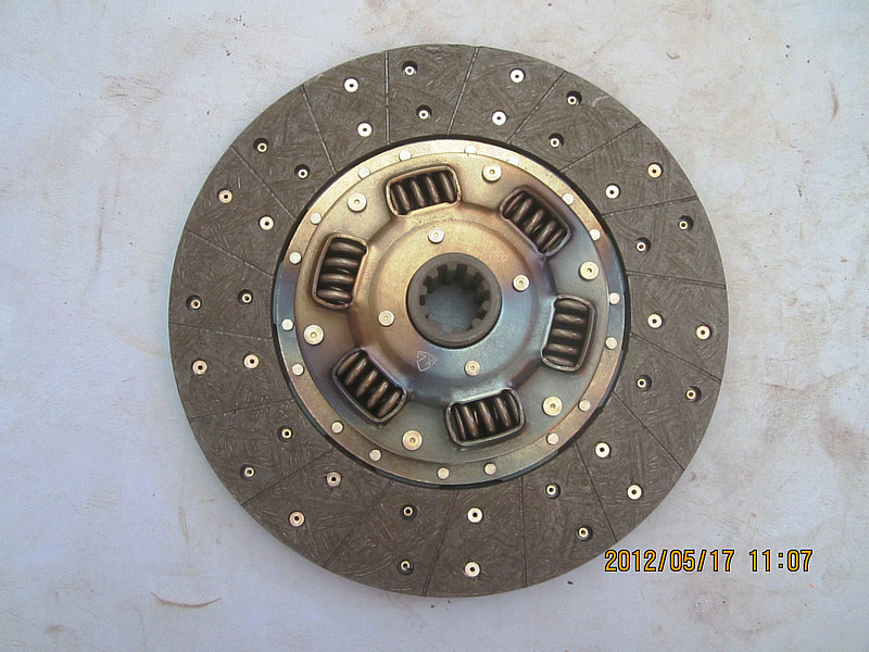Disque entraîné par l'embrayage