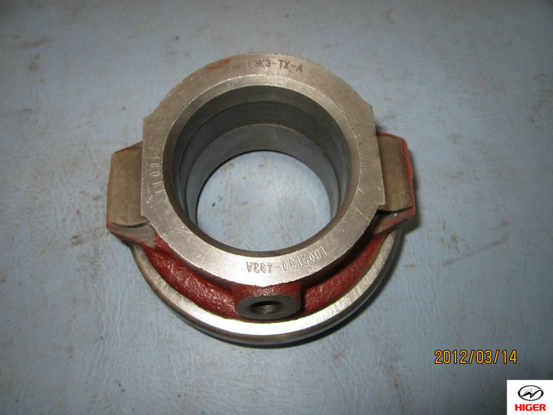 Clutch separation bearing and seat assembly