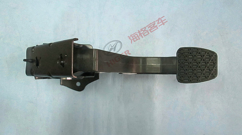 Mécanisme de commande d'embrayage avec pédale-1