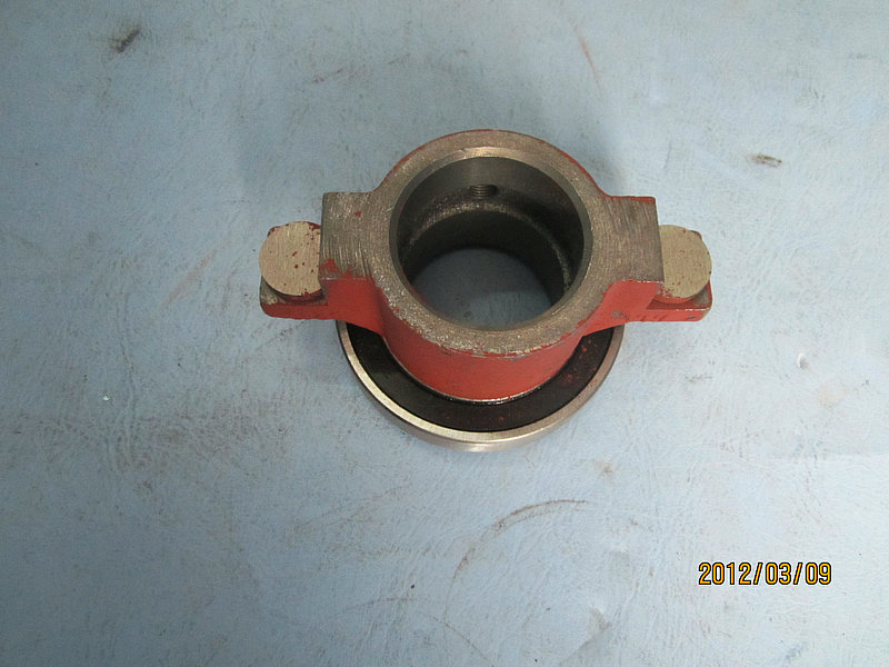 Clutch separation bearing and seat assembly