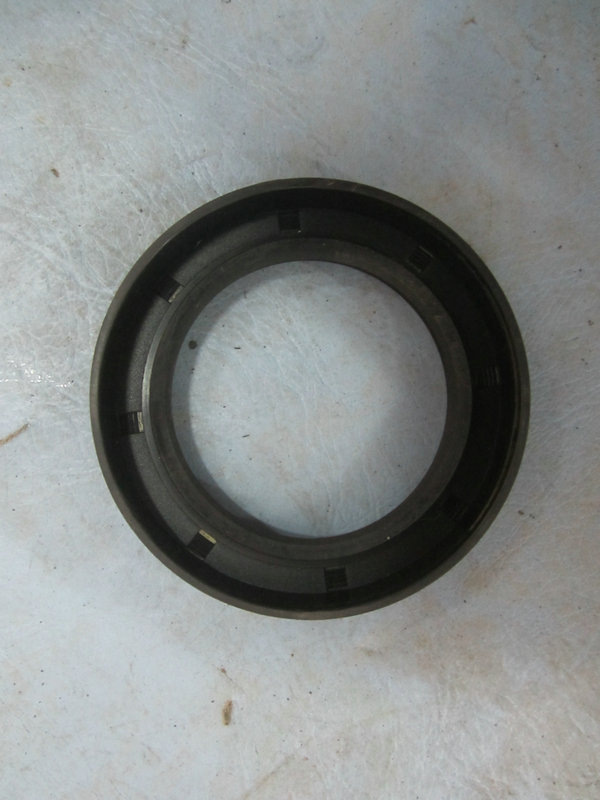 Oil seal assembly