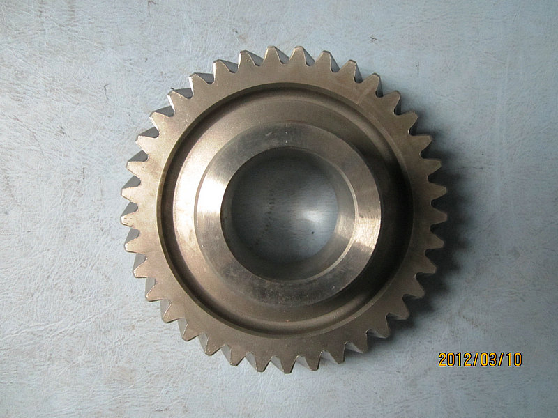 Dents à mailles régulières de l'arbre intermédiaire-1