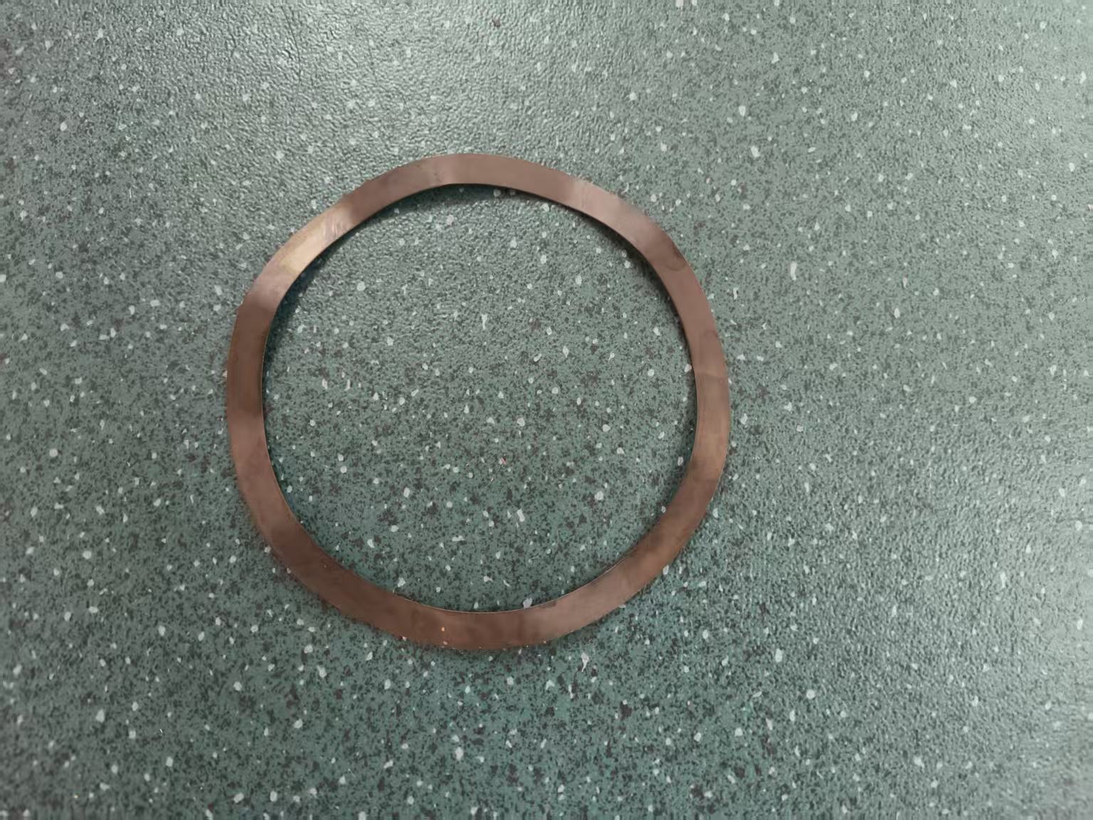 Сталь, гофрированная пружина