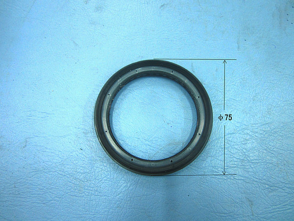 Joint d'huile de roue avant