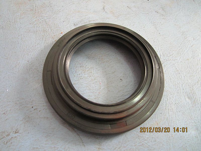 Assemblage d'étanchéité à l'huile du cône principal de l'essieu arrière