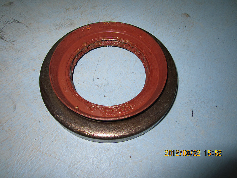 Active gear oil seal