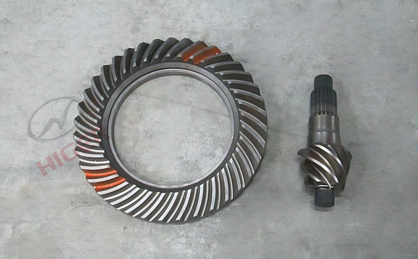 Main driven bevel gear pair
