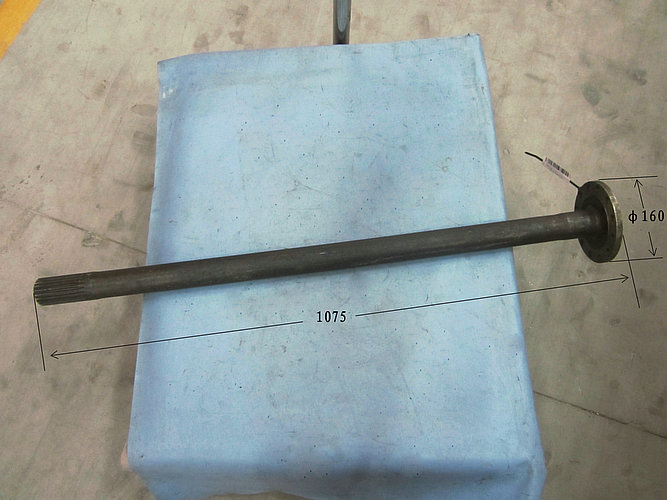 Right half shaft of rear axle