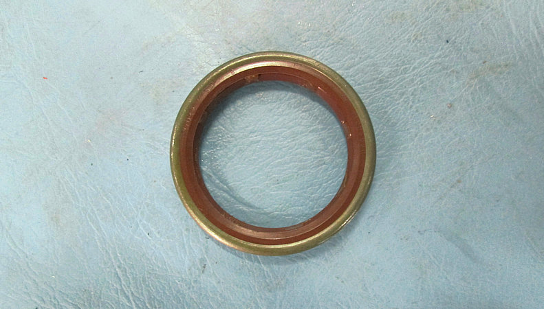 Half shaft oil seal