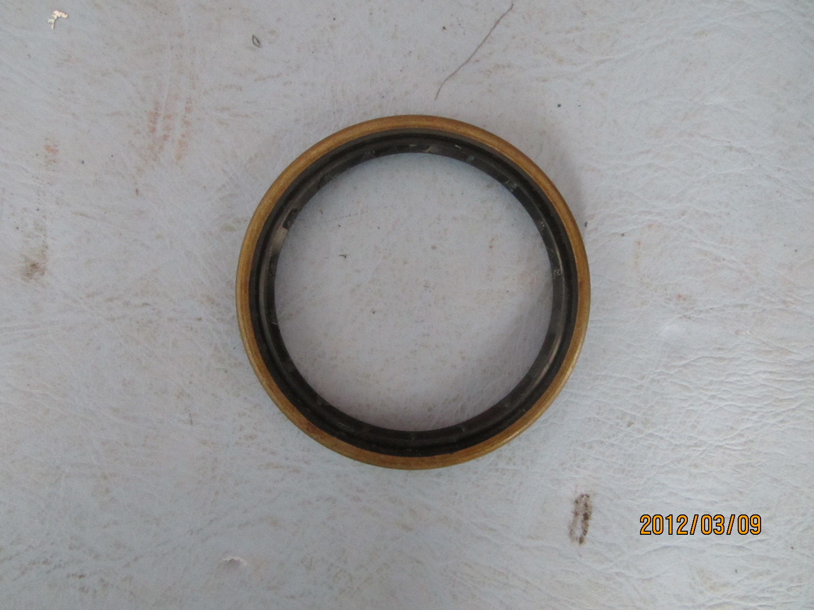 Rear axle half shaft oil seal