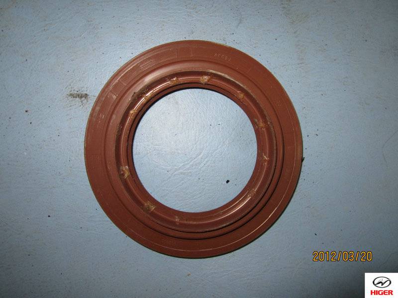 Active bevel gear oil seal assembly