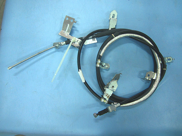 Câble de traction du frein (à droite)