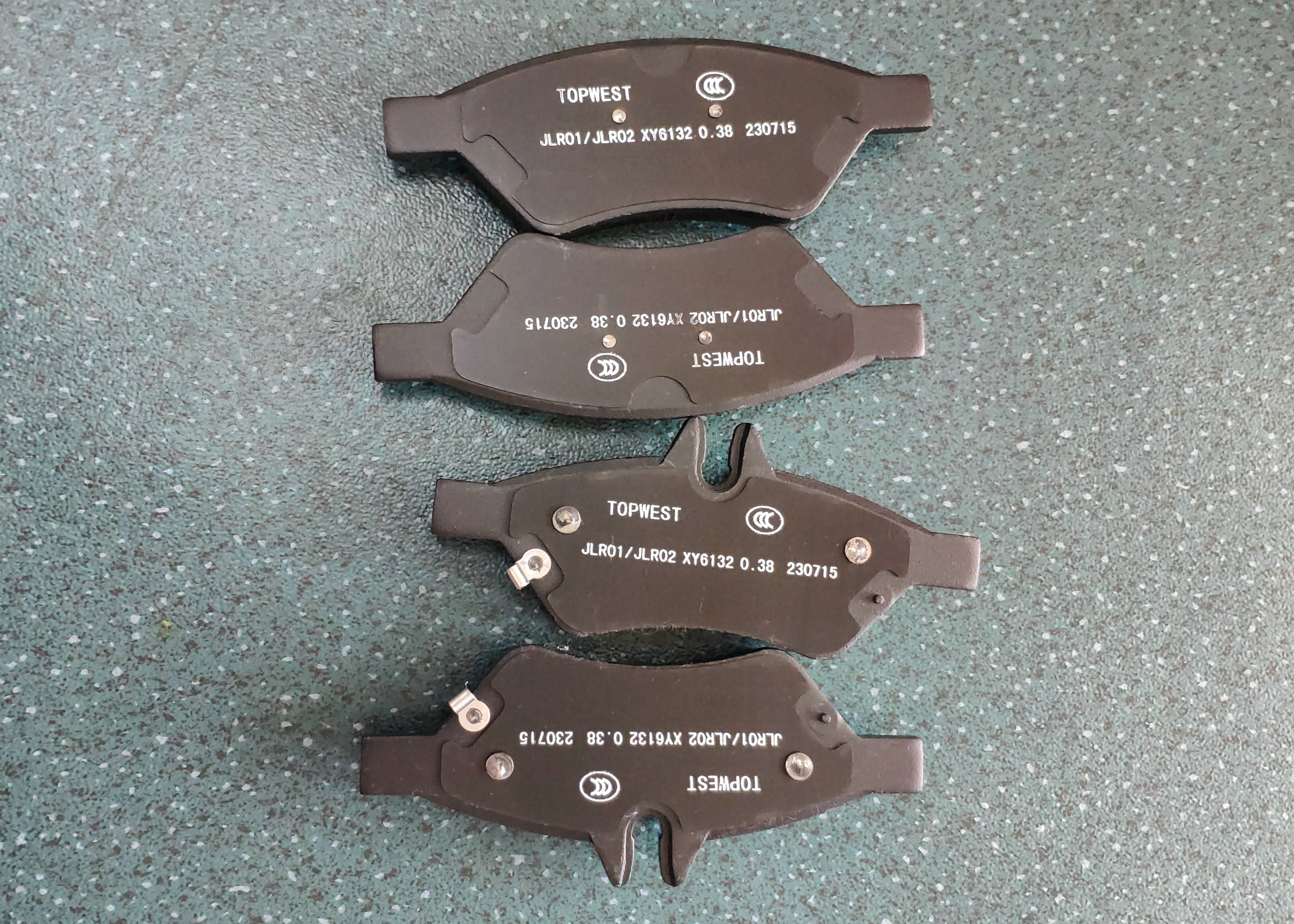 Brake pads (one set of 4 pieces)