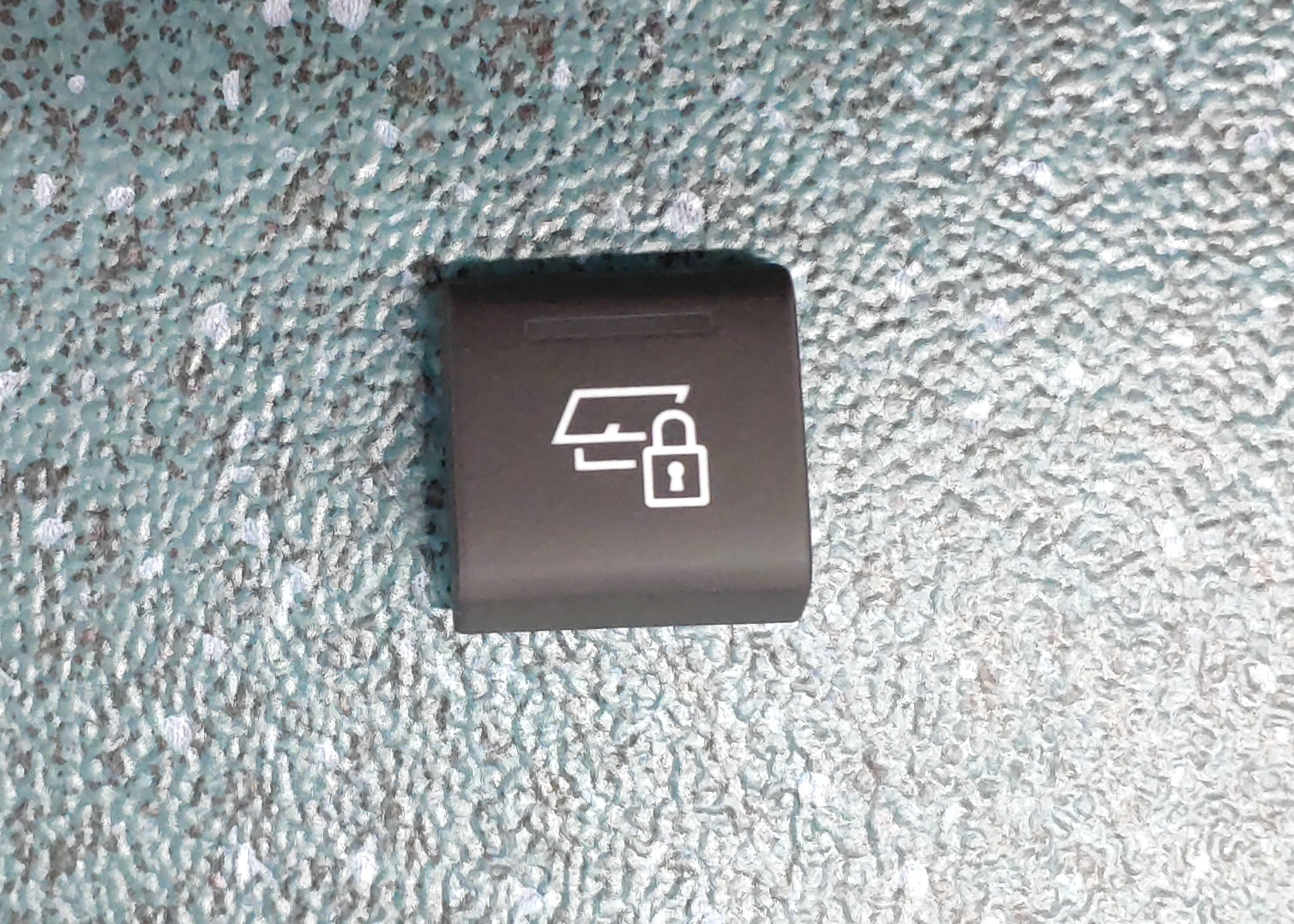 Luggage cabin keycap