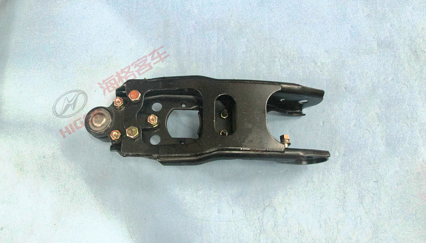 Assemblage du bras de l'ourlet (à droite, renforcé)