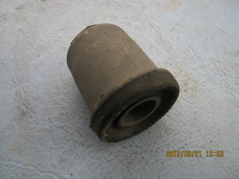 Douille de ressort de la feuille d'acier avant-1