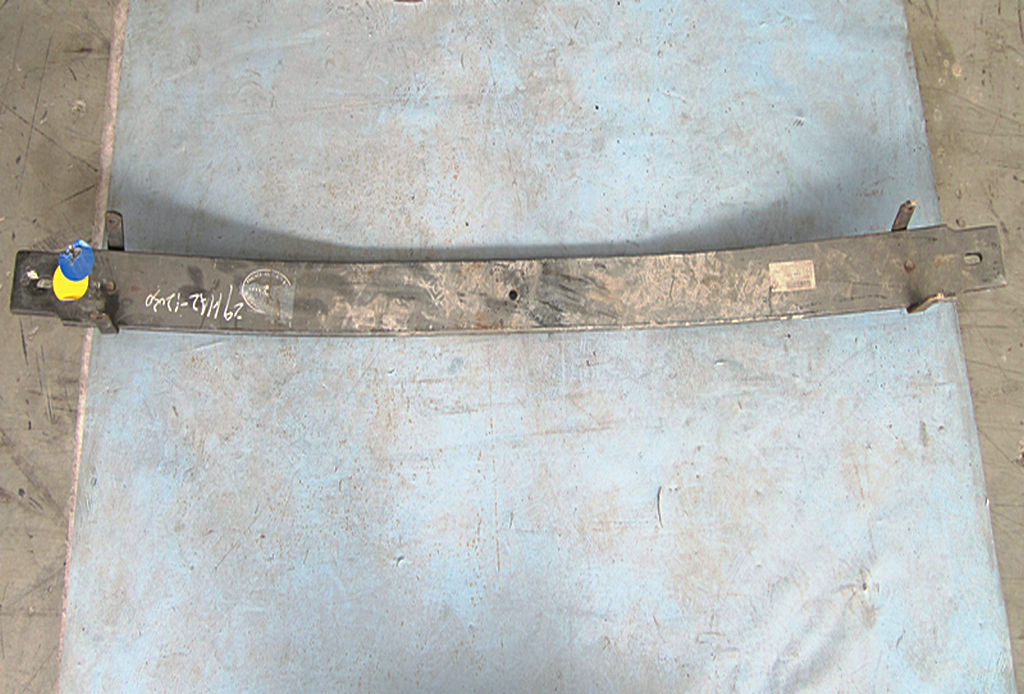 Третий кусок передней стальной пружины