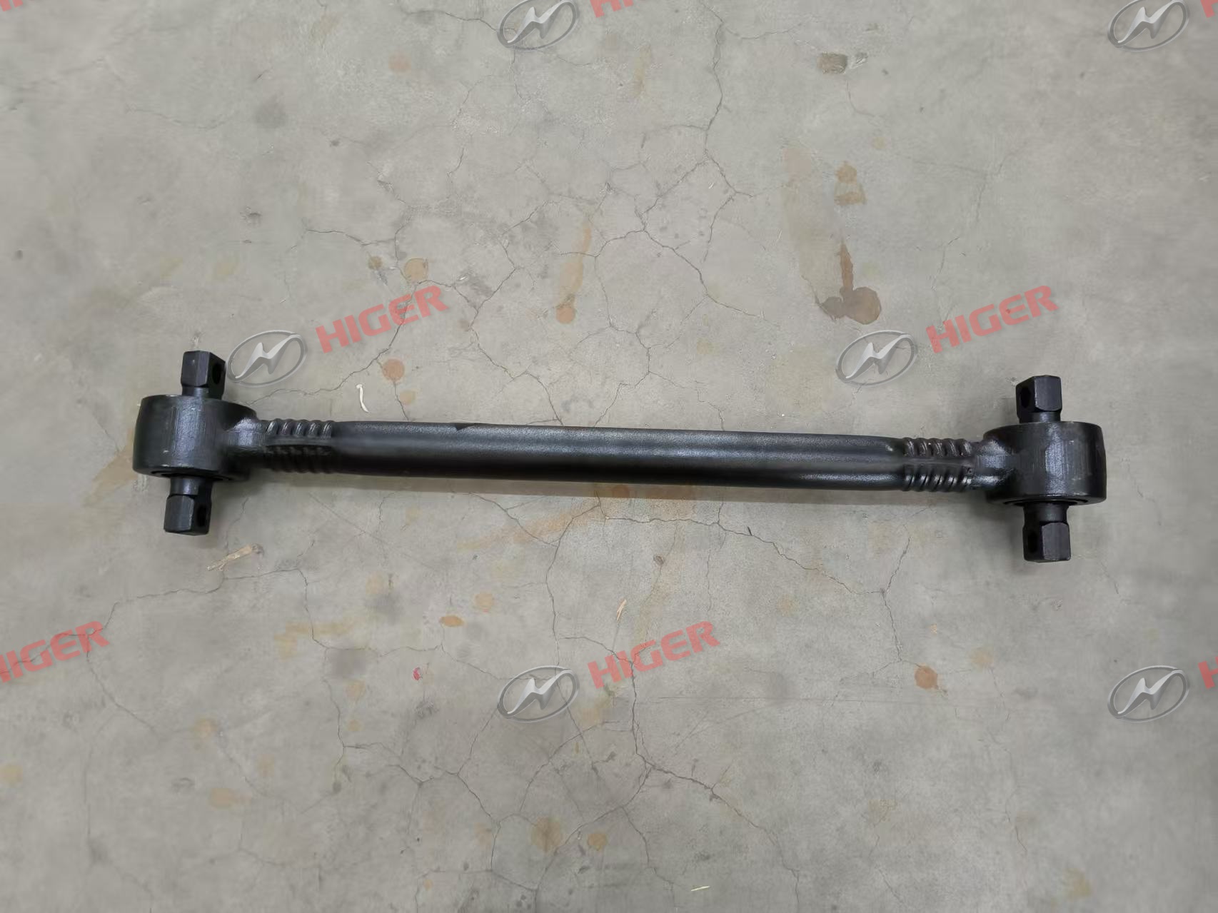 Equally spaced thrust rod assembly