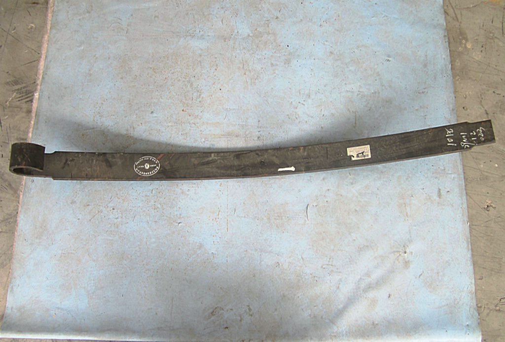 La deuxième pièce de ressort en acier avant