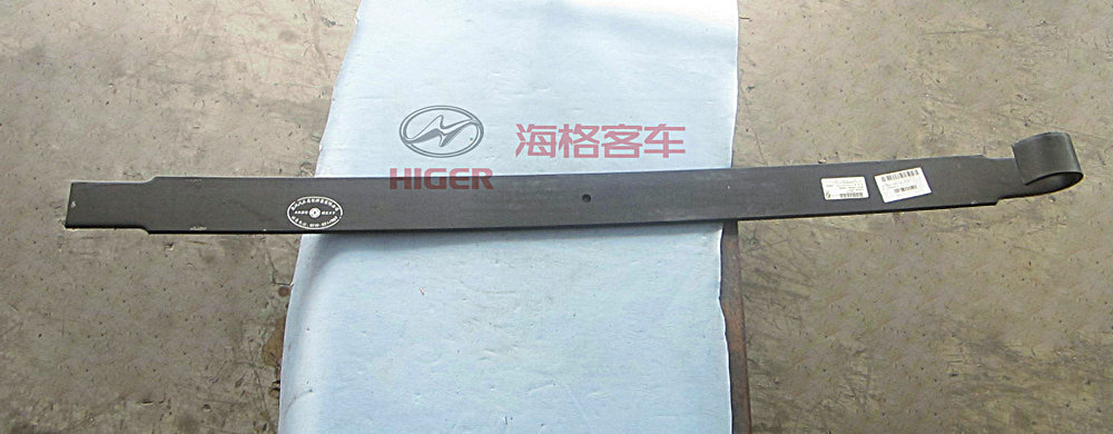 Le deuxième morceau de ressort de feuille avant