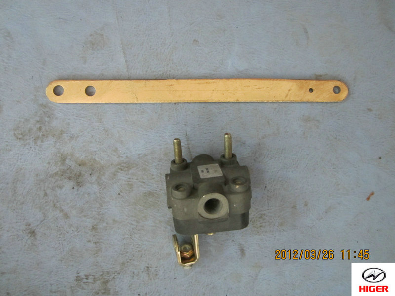 带摆杆高度阀总成