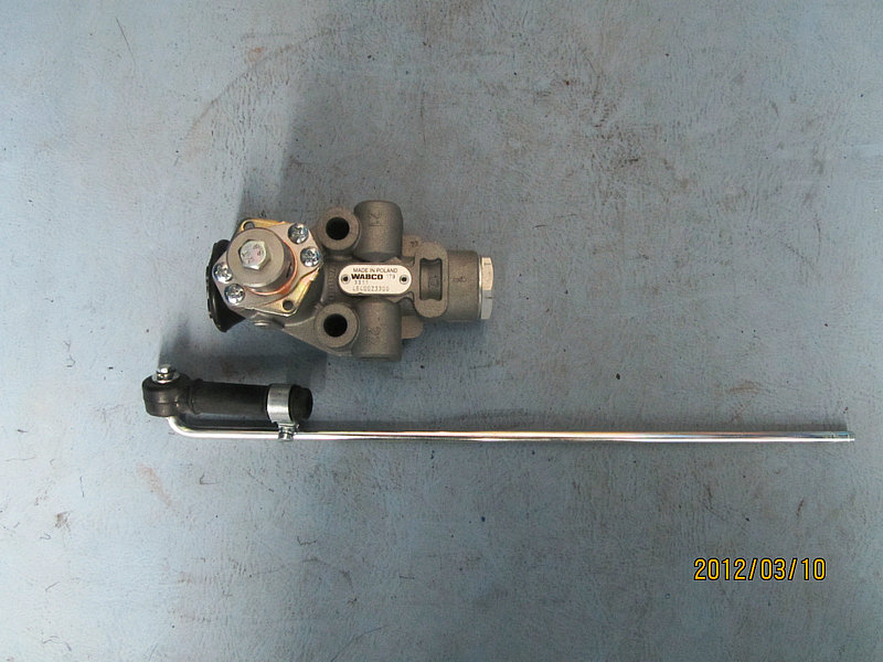 Height valve assembly