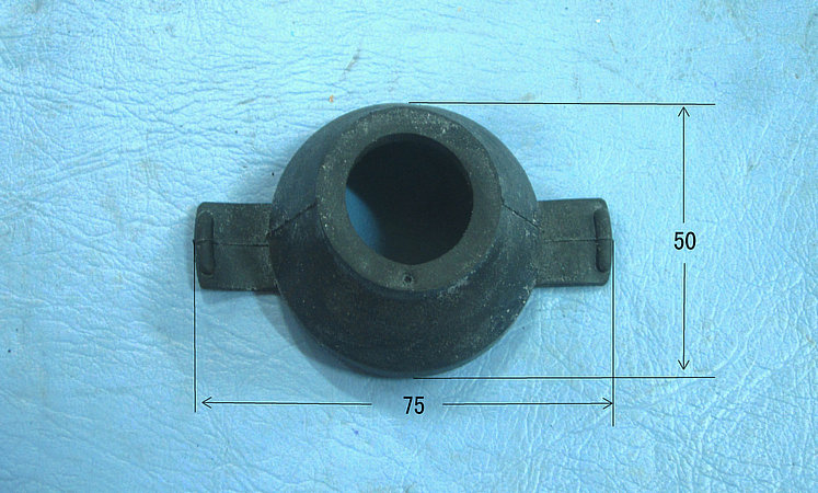 Пыльная крышка на заднем конце резинового стержня